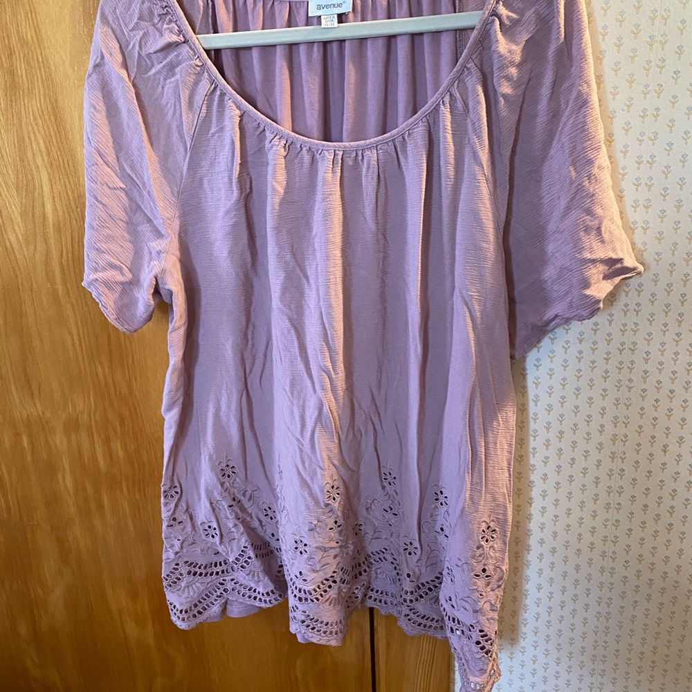 Short sleeve blouse details at bottom
